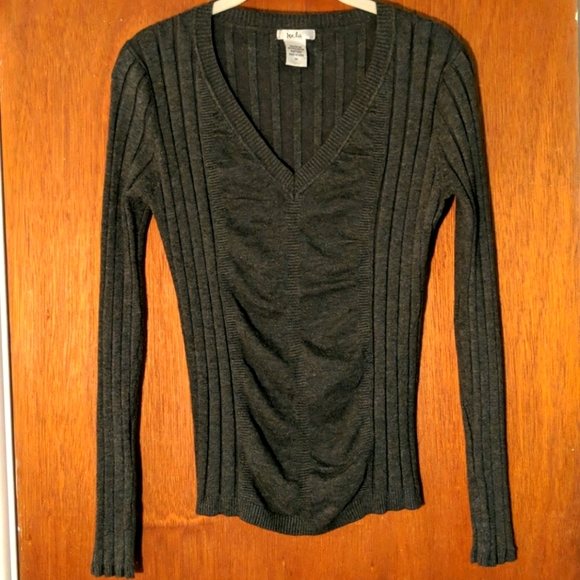 Isela ribbed and draped nice gray sweater. - Picture 3 of 4